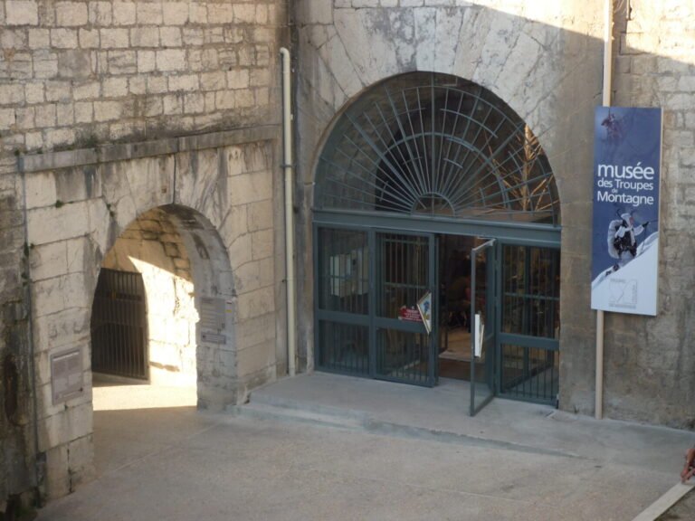 Entrée du musée des Troupes de Montagne au fort de la Bastille