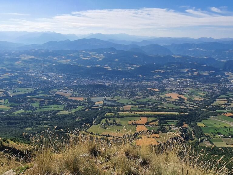 Vue de la ville de Gap depuis la montagne de Charance, juillet 2025