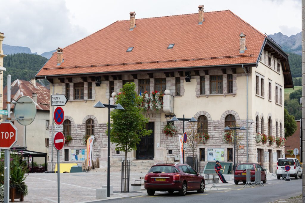 Façade de la mairie de Barcelonnette, dans la vallée de l'Ubaye
